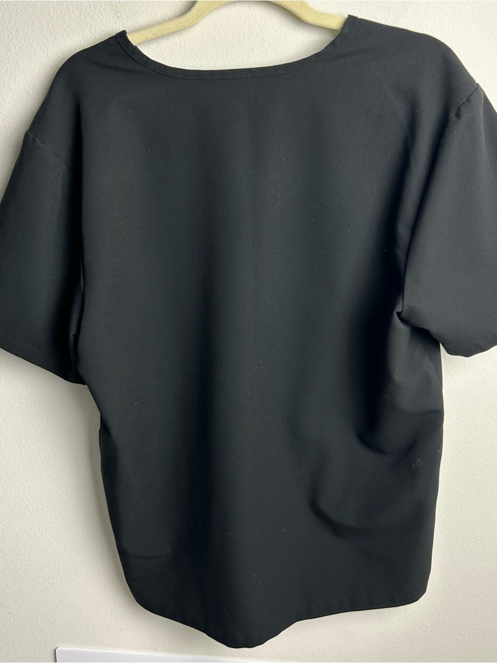 FIGS Technical Collection Black V-Neck Scrub Top Chest Pocket Healthcare Nurse L - Picture 8 of 8